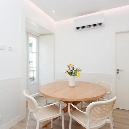 Solar Castle Downtown Guest house